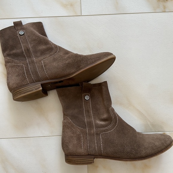 FRYE & CO Suede Booties - Picture 2 of 10